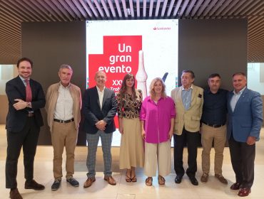 Autoridades en la presentación de la XXVIII edición del Trofeo Campeones Banco Santander